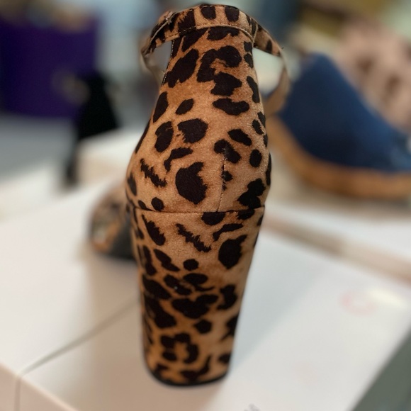 A NEW DAY Cheetah Print Block Heel Sandal! - Picture 4 of 6